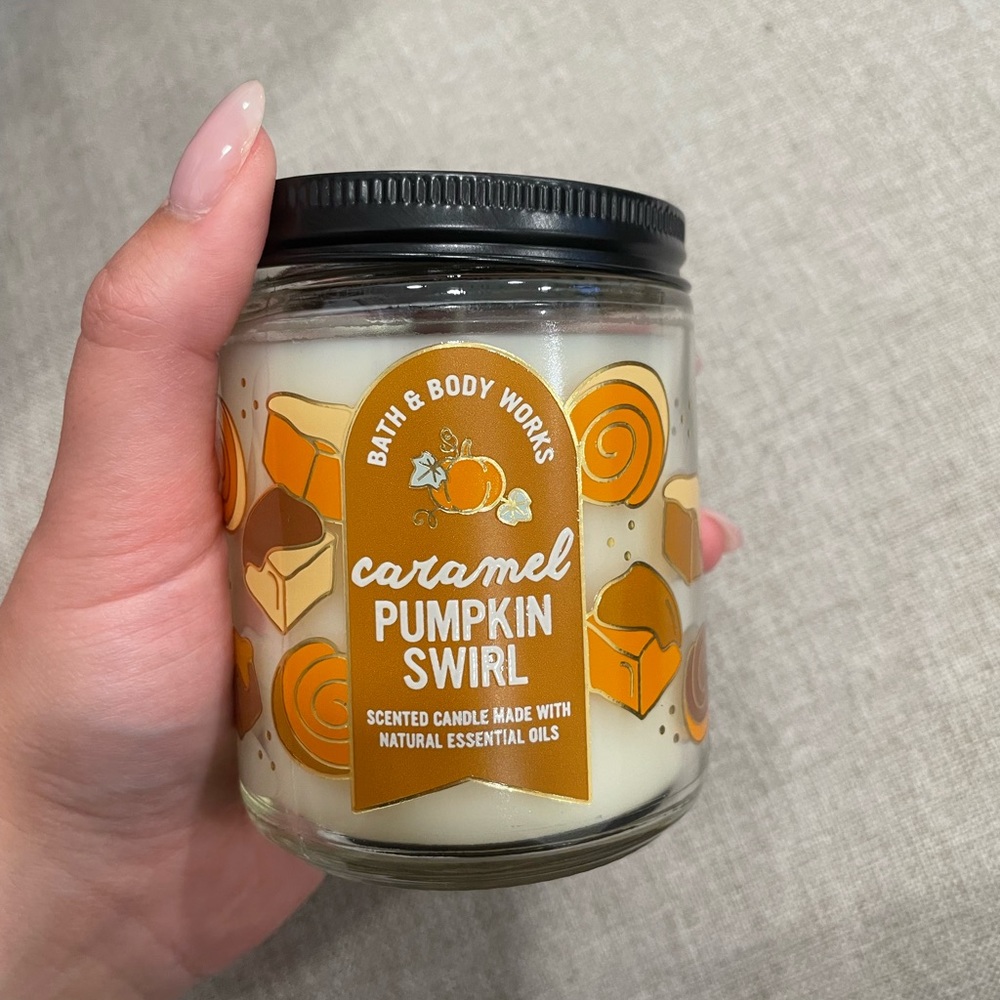 NEW caramel pumpkin swirl 🍮 single wick candle!